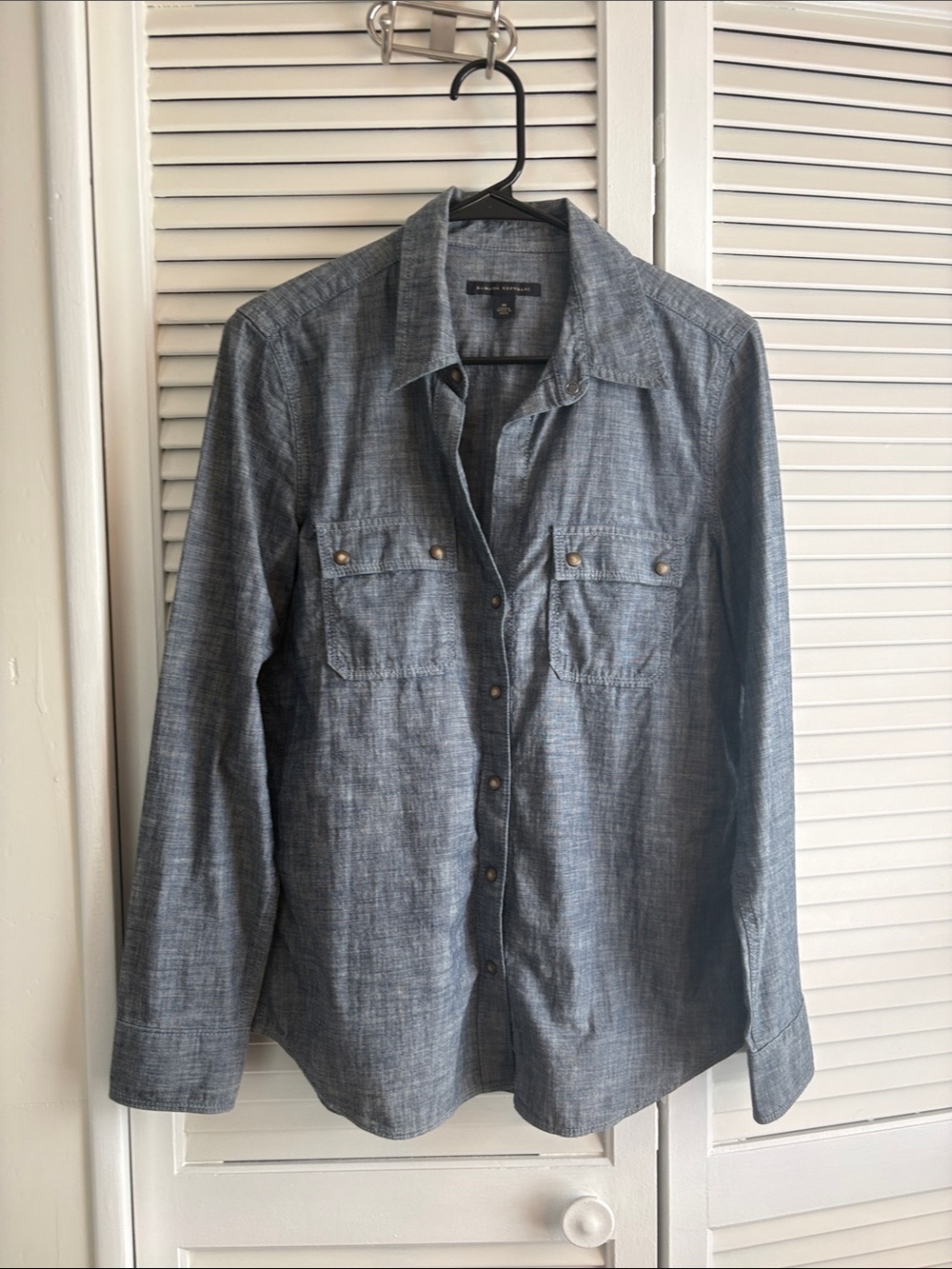 Banana Republic Women’s Long Sleeve Button Up Shirt 100% Cotton